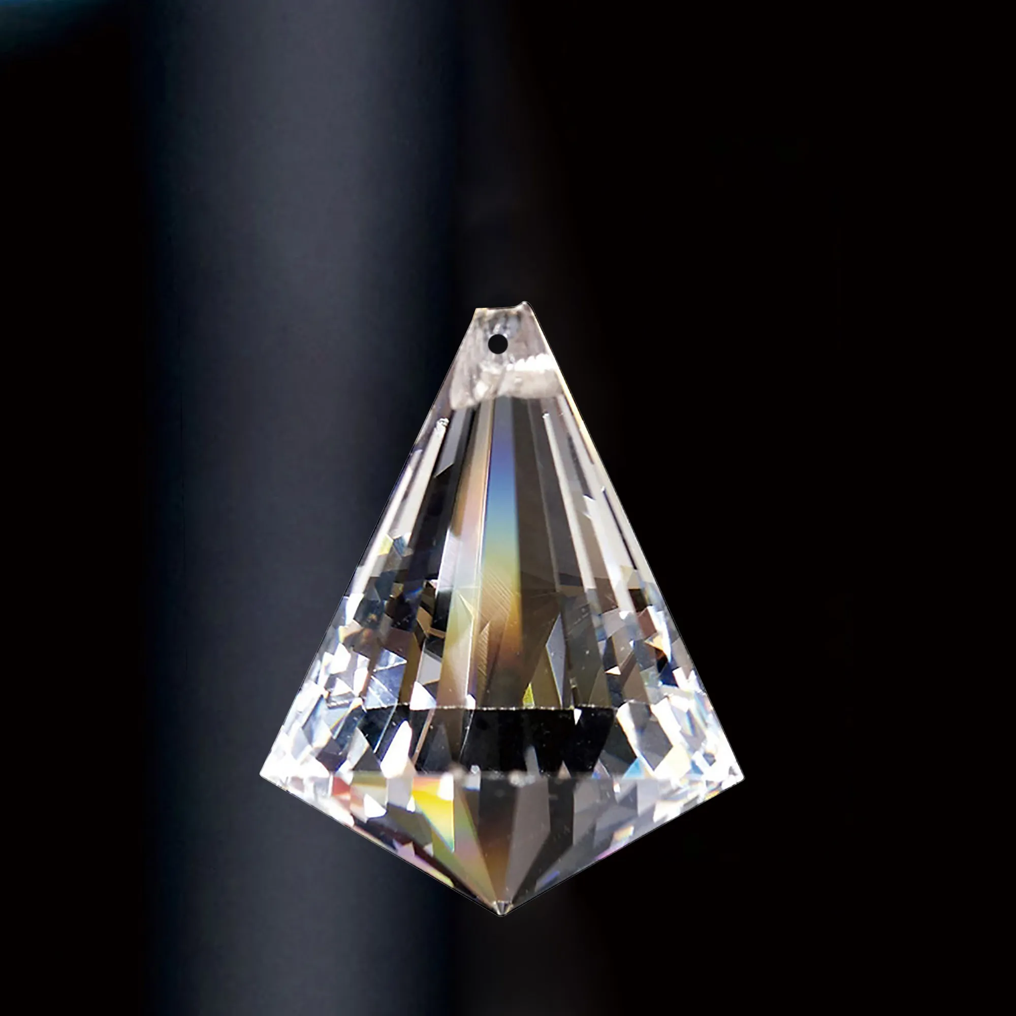 Crystal Pyramid Without Ring 30mm